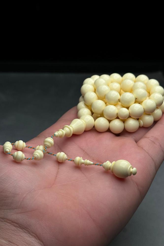 A Dummana pearl rosary