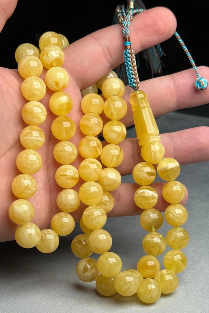 Natural amber rosary (with a pendant)