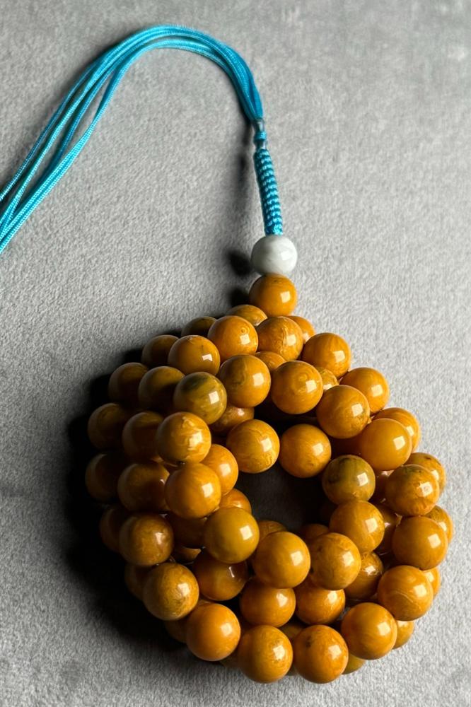 عقد عرق اسود