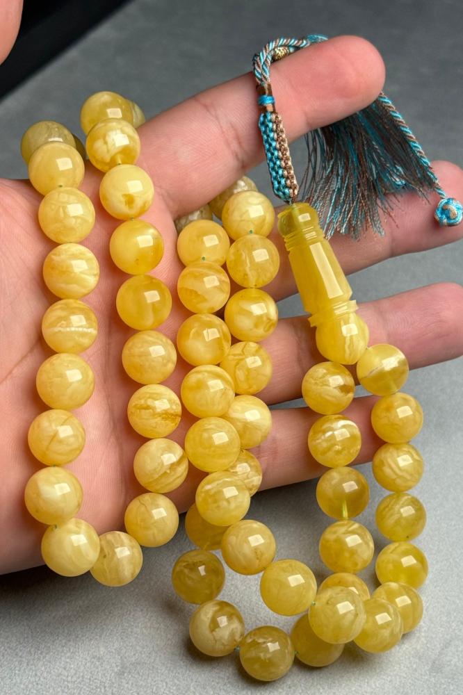Natural amber rosary (with a pendant)