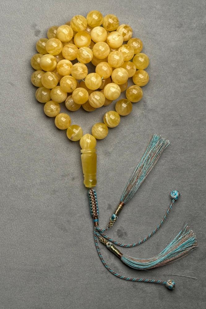 Natural amber rosary (with a pendant)
