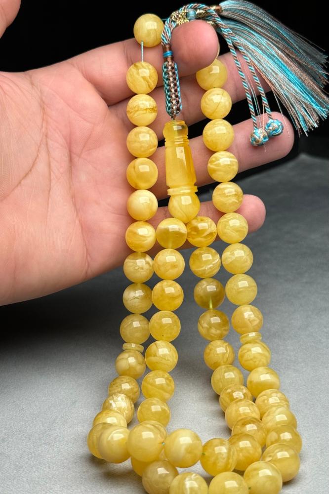 Natural amber rosary (with a pendant)