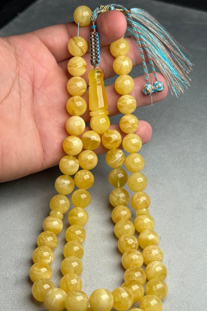 Natural amber rosary (with a pendant)