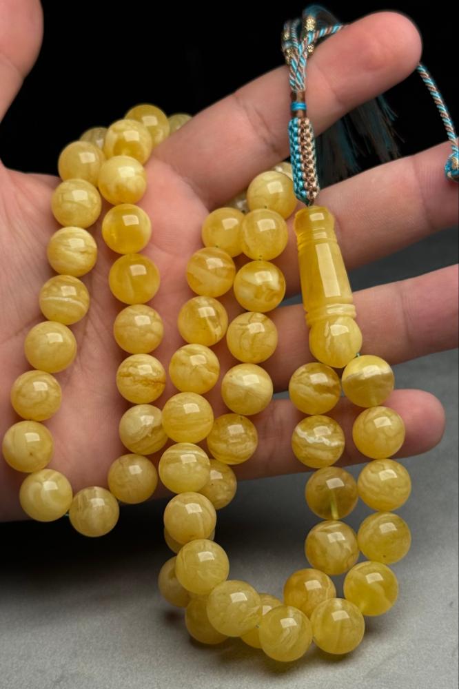 Natural amber rosary (with a pendant)