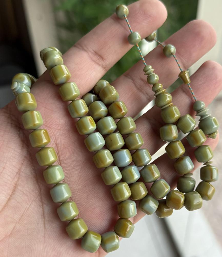 A new turquoise Fatoran prayer bead.