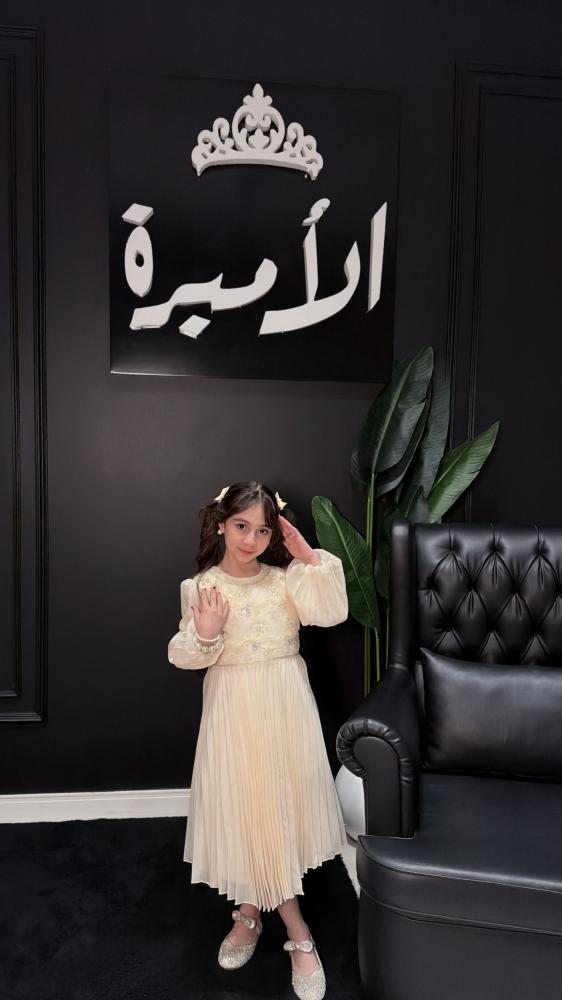 فستان بناتي بأكتاف موردة وفيونكة بالصدر - الأميرة فاشن