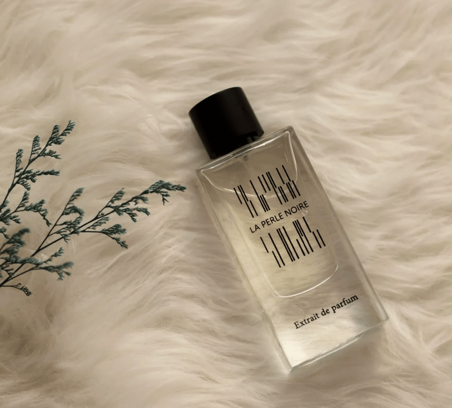 عطر لي بيرل نوار LA PERLE NOIRE برائحة فاخرة وثبات طويل للجنسين