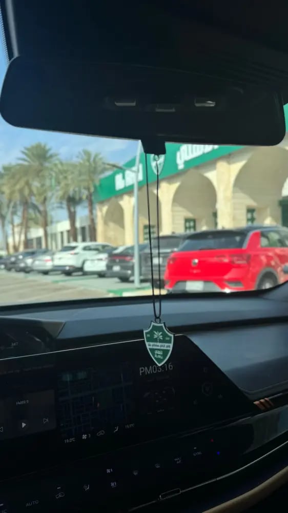تعليقه سياره بشعار الاهلي السعودي