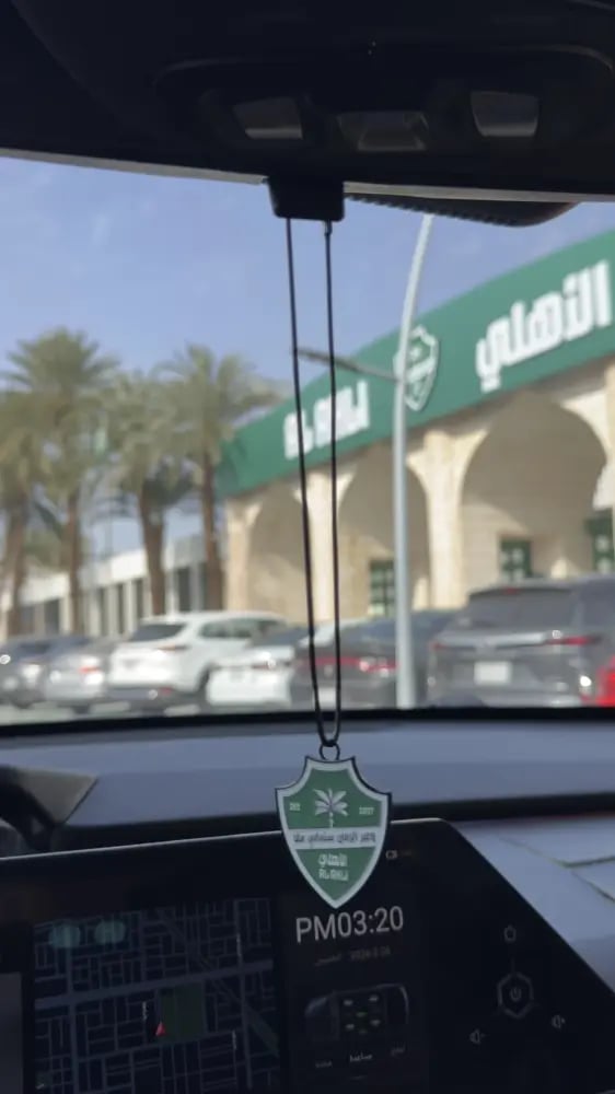 تعليقة سيارة بشعار الاهلي السعودي الجديد