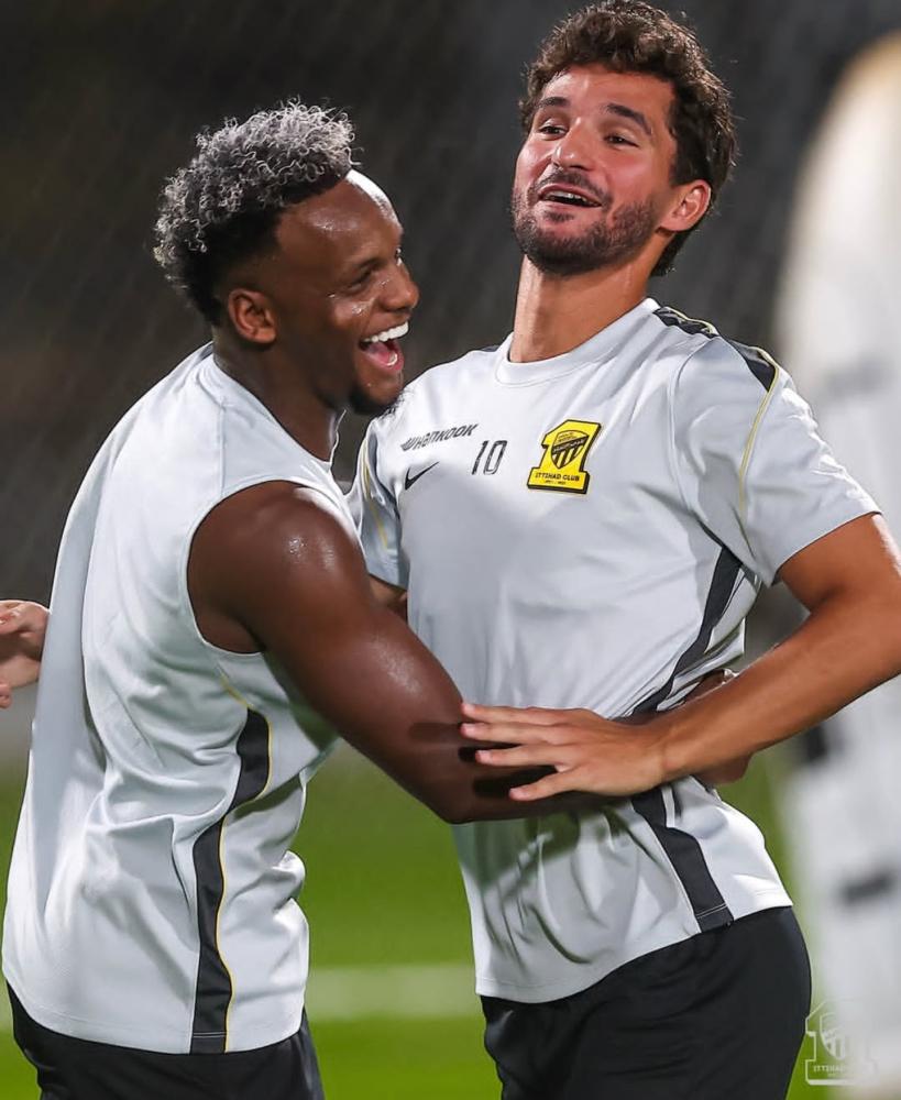 طقم الاتحاد التدريبي 2027 – اللون الرمادي والأسود