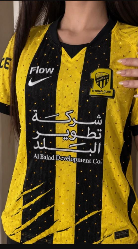 تيشيرت الاتحاد الأساسي النسائي – تصميم العميد بالكريستال