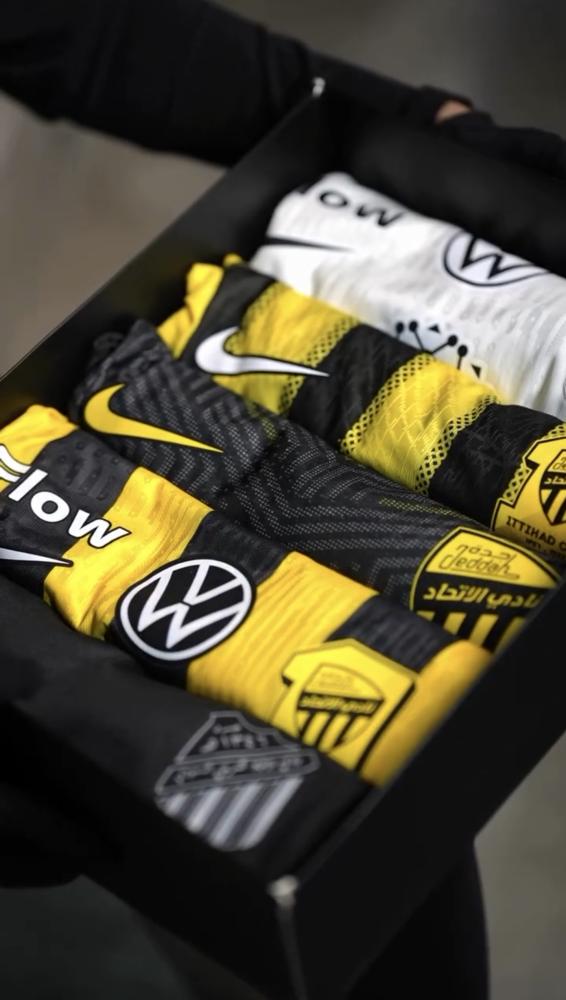 بوكس بخمسه تيشيرتات الاتحاد