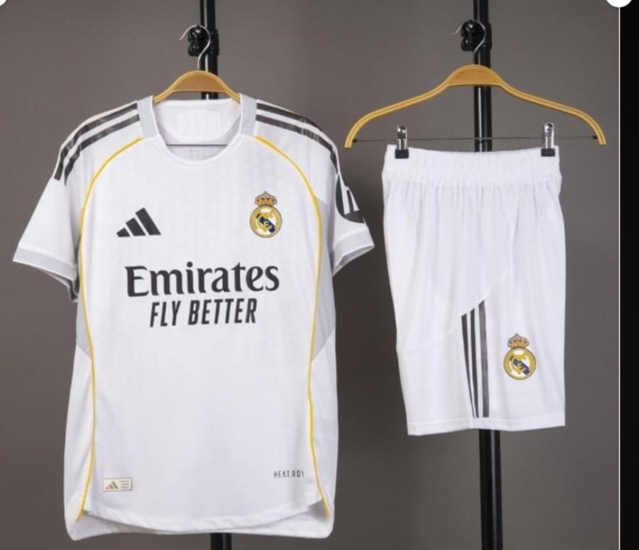طقم نادي ريال مدريد
