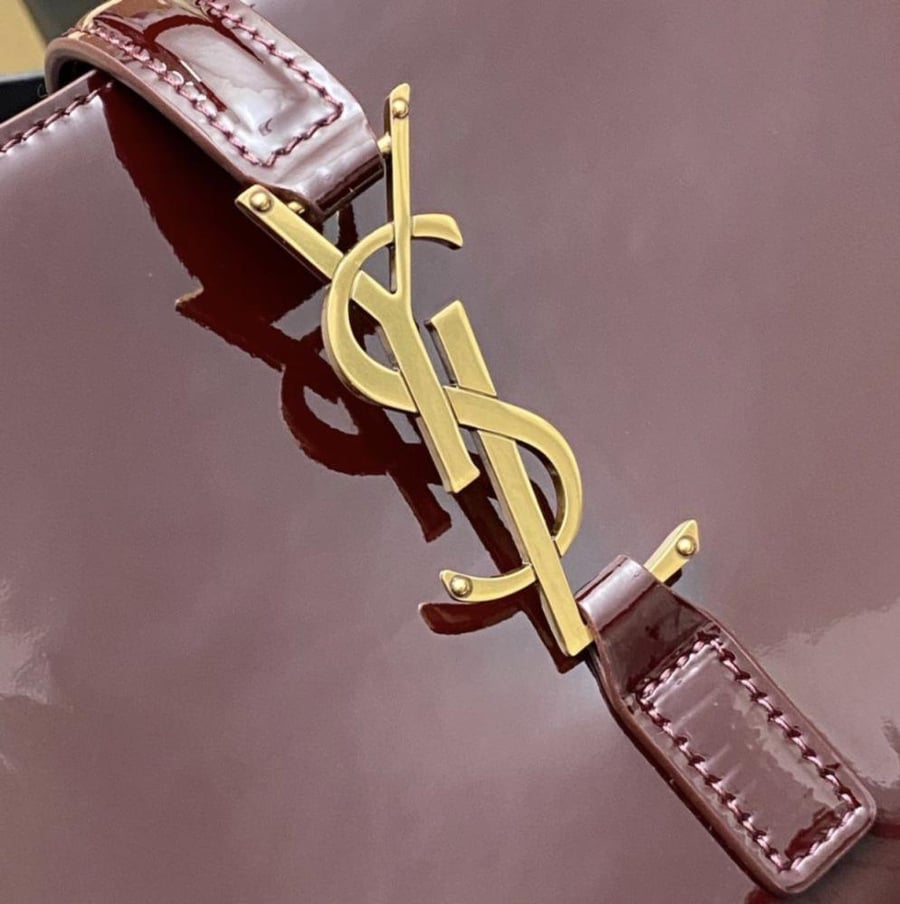 YSL LE 5 A 7 جلد لامع