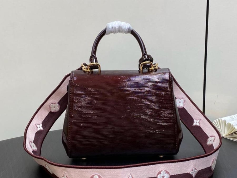 لويس فيتون cluny mini كلوني ميني عنابي