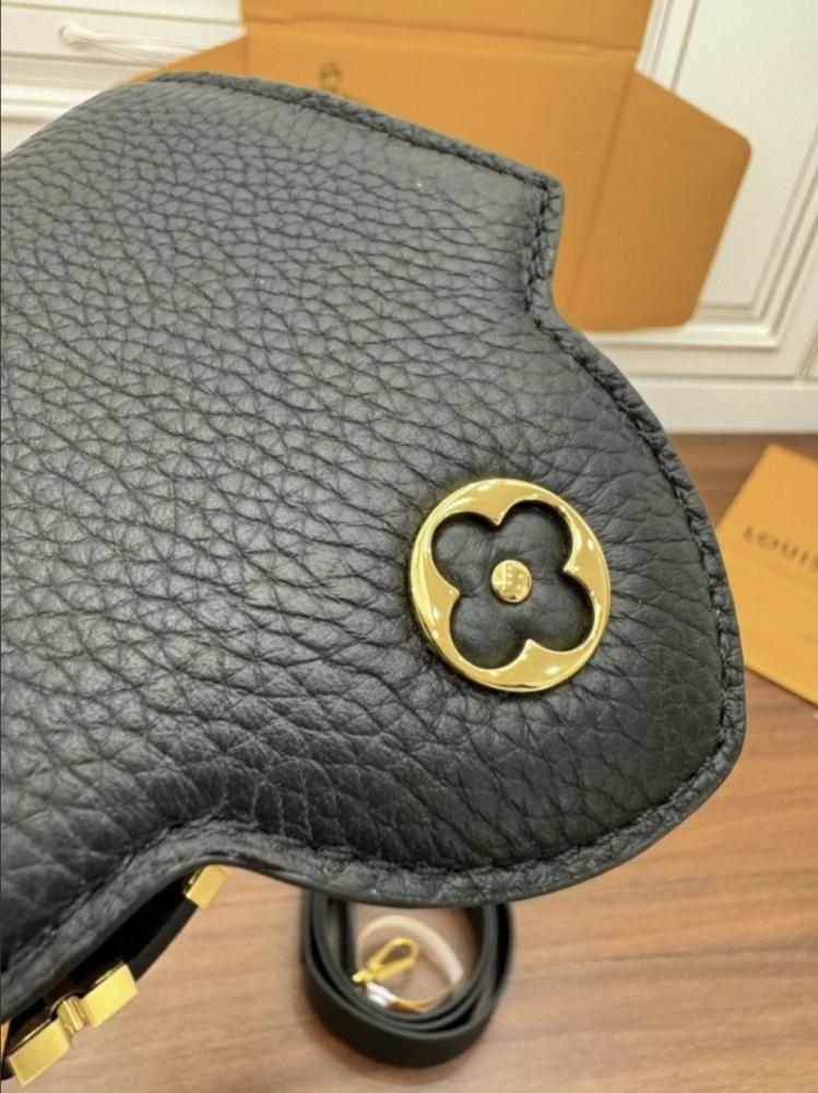 لويس فيتون كابسين ميني Capucines Mini