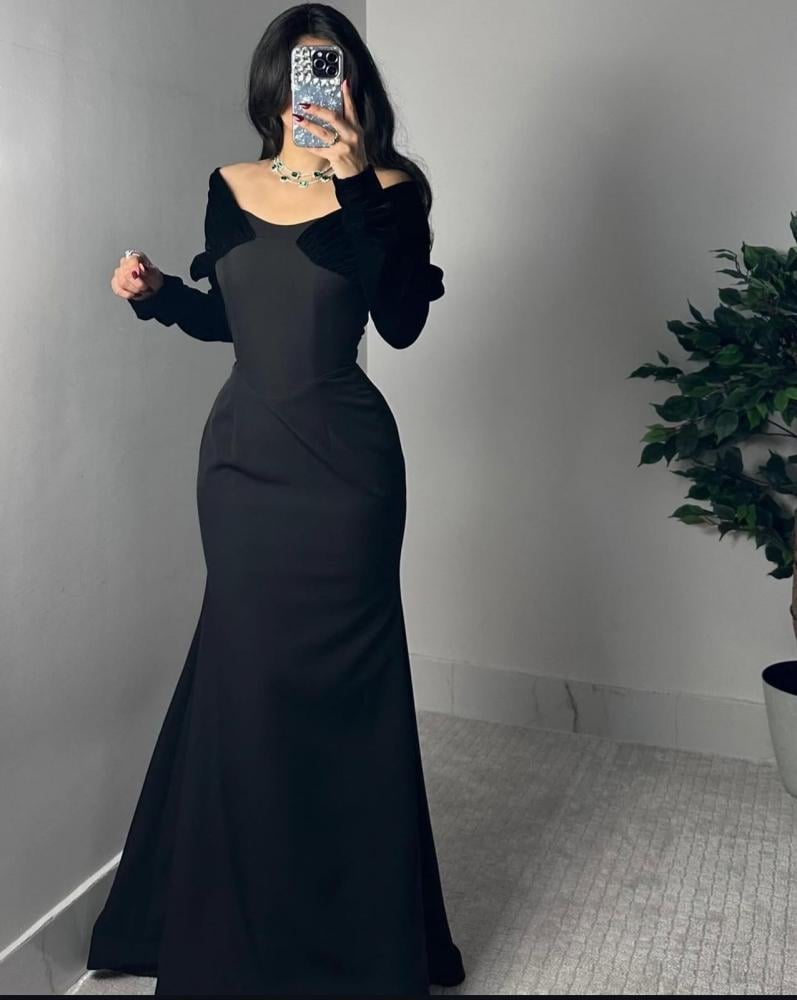 فستان أسود أنيق