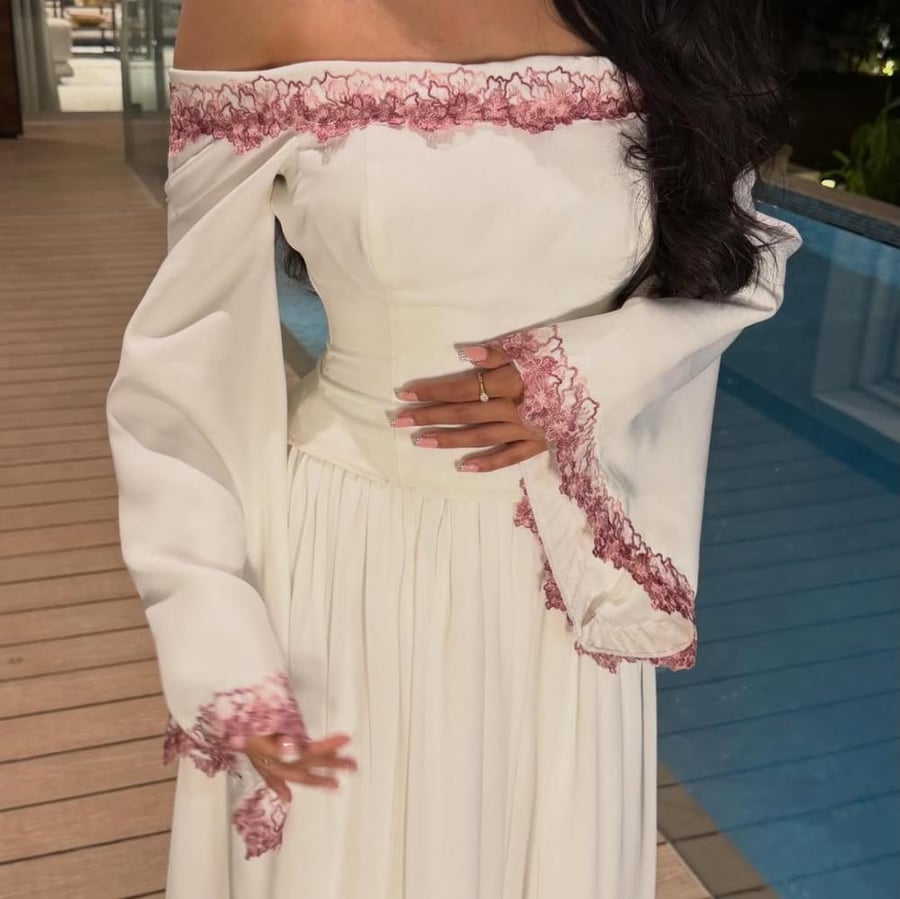 فستان أبيض باربي جورجيت مع دانتيل فاخر من Miar Fashion