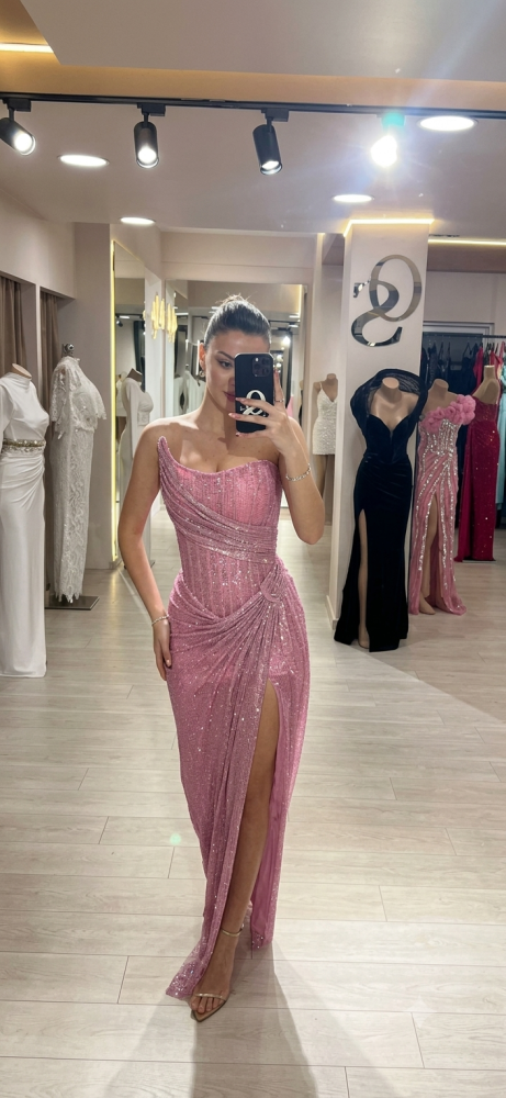 فستان سهره بينك مطرز بفصوص الزركون الامعه من miar fashion