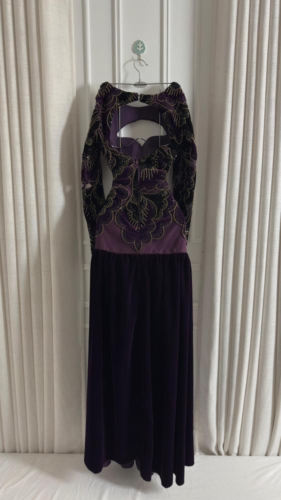 فستان مناهل بتصميم راقٍ من Miar Fashion