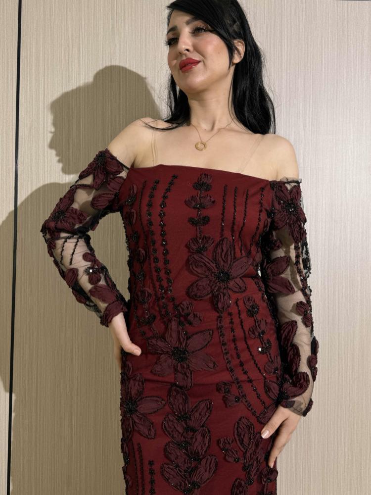 فستان سهرة بلون العودي مع كلفة موردة فااخرة وأكمام شفافة من Mair fashion