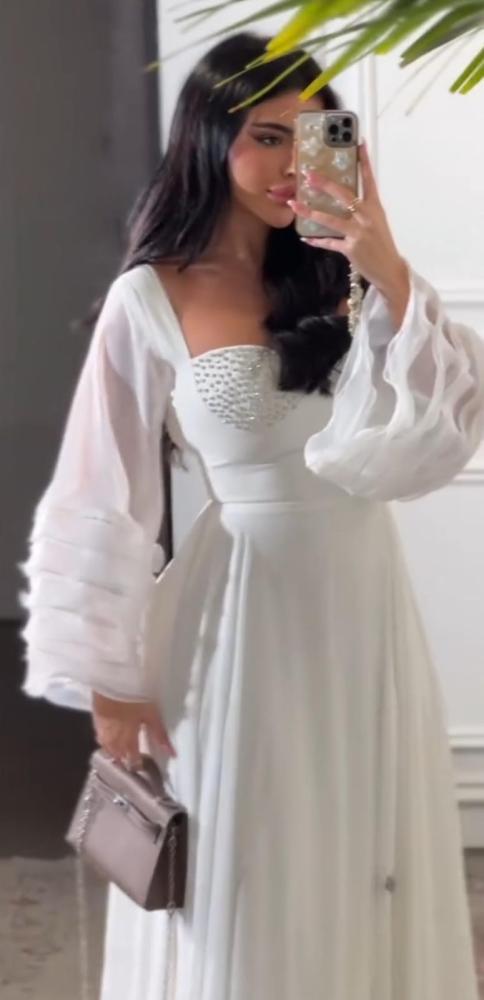 فستان أبيض باربي رااقي من Mair Fashion