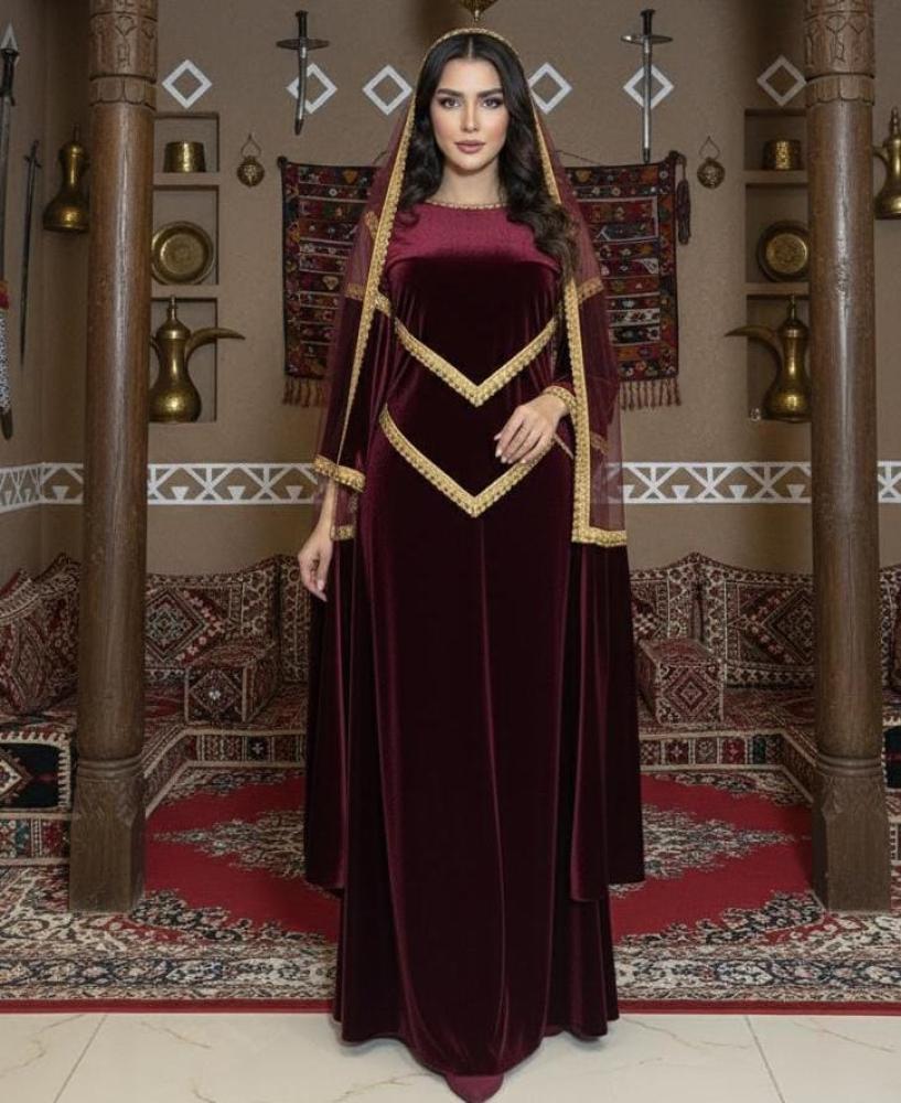 جلابيه يوم التأسيس بخامة المخمل مع بشت فاخر من Miar Fashion