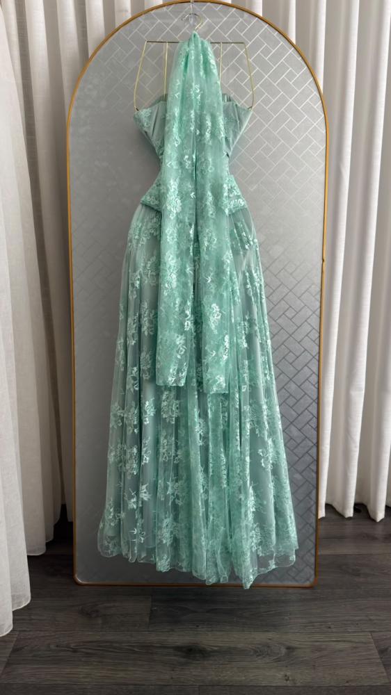 فستان سهره دانتيل فاخر مع شال دانتيل من Miar Fashion