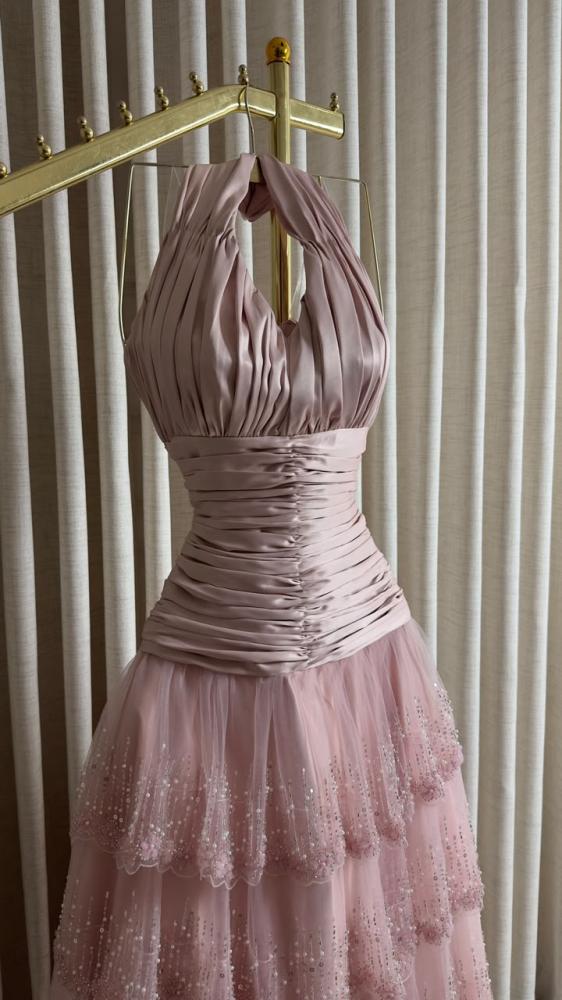 فستان سهرة لحمي تل خرز طبقات مع تفته ناعمه من miar fashion