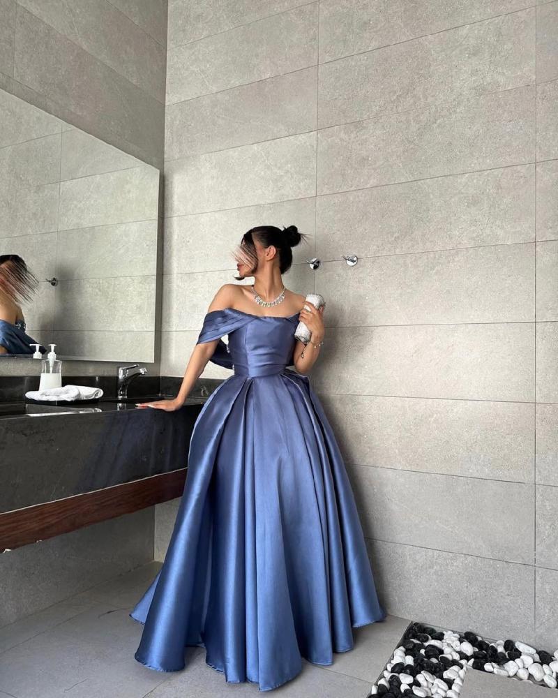 فستان ميكادو دبل كلوش الظهر كرستال من Mair Fashion