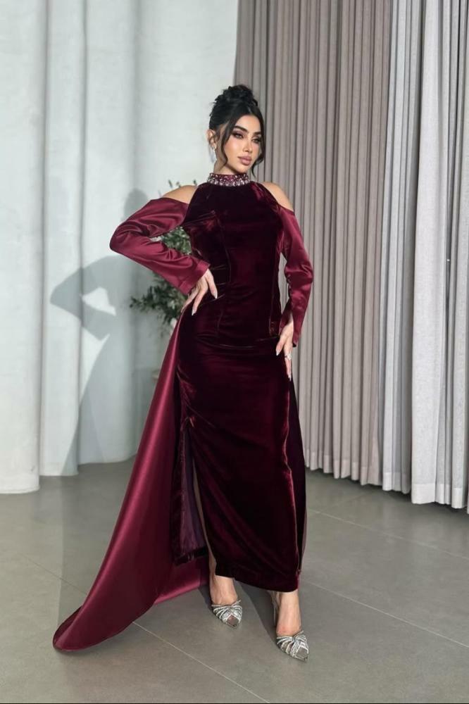 فستان سهرة مخمل عودي ملكي مع كاب فخم /Mair Fashion