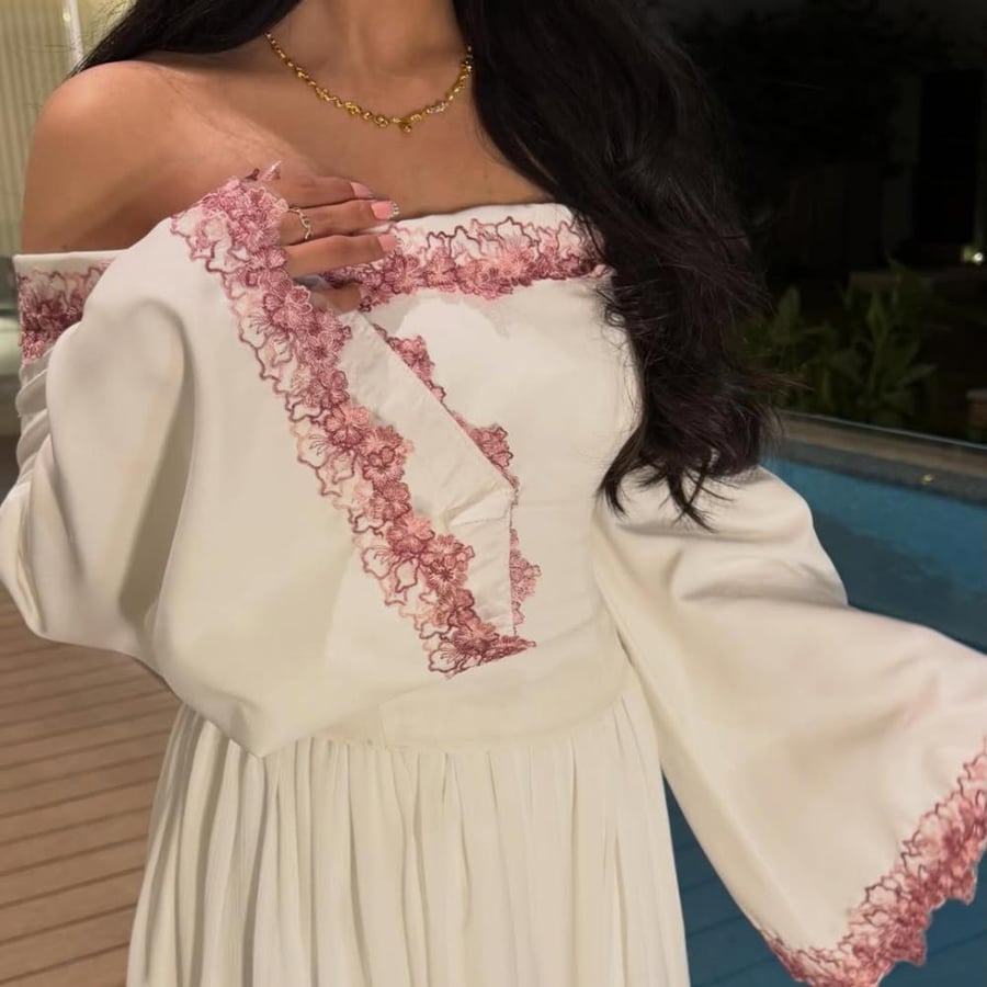 فستان أبيض باربي جورجيت مع دانتيل فاخر من Miar Fashion