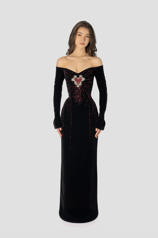 فستان جوخ ناعم مع تطريز يدوي من miar Fashion