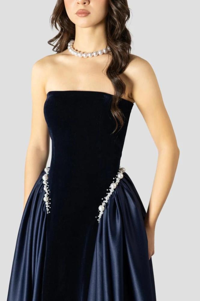 Alaa's dress in black and navy blue