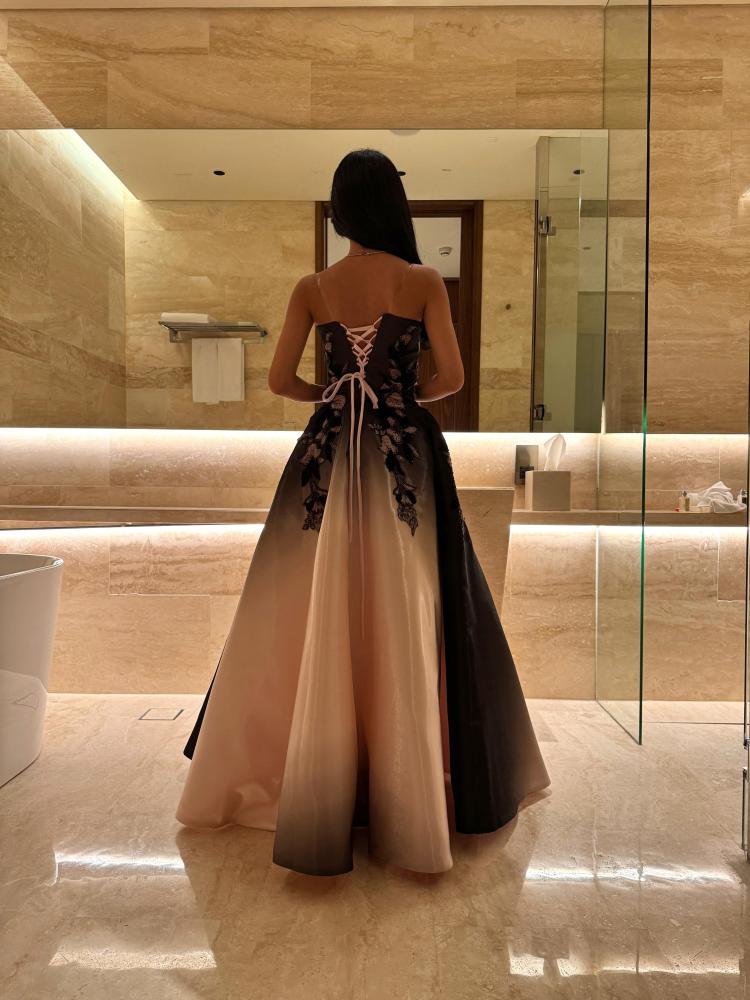 فستان سهرة ميكادو مع ذيل أنيق وتطريزات متقنه miar fashion