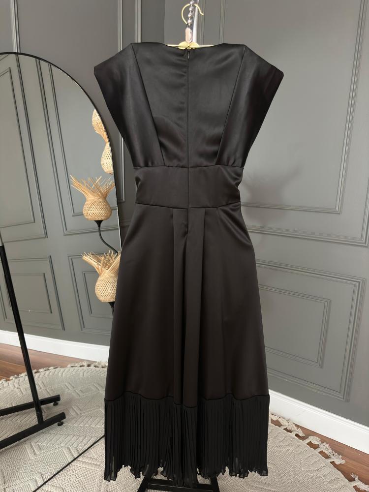 فستان سهره أسود ميد بتصميم فاخر من Miar Fashion