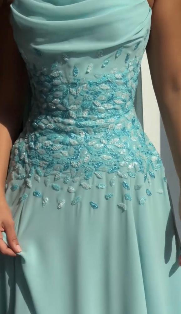 فستان سهرة بلون السماء قماش الجورجيت المطرز ، شال جورجيت فاخر Miar Fashion