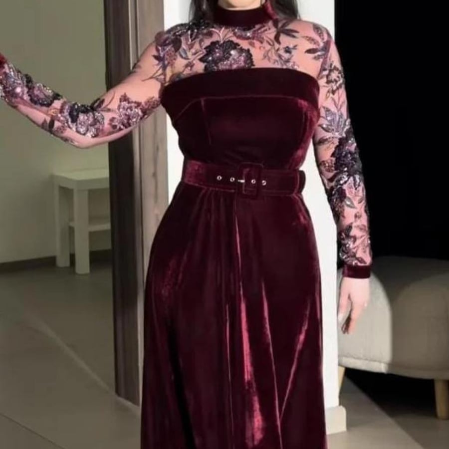 فستان سهرة بقماش مخمل بلون العودي مع التطريز الذي يبرز أناقة الصدر من miar fashion