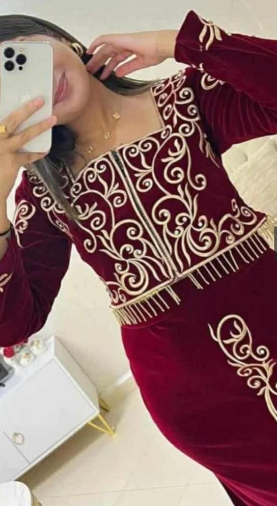 فستان بلون العودي والقماش الجوخ المطرز كمبيوتر  من miar fashion