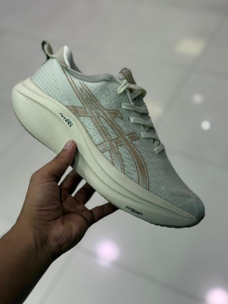Asics Gel-Nimbus 27 shoes