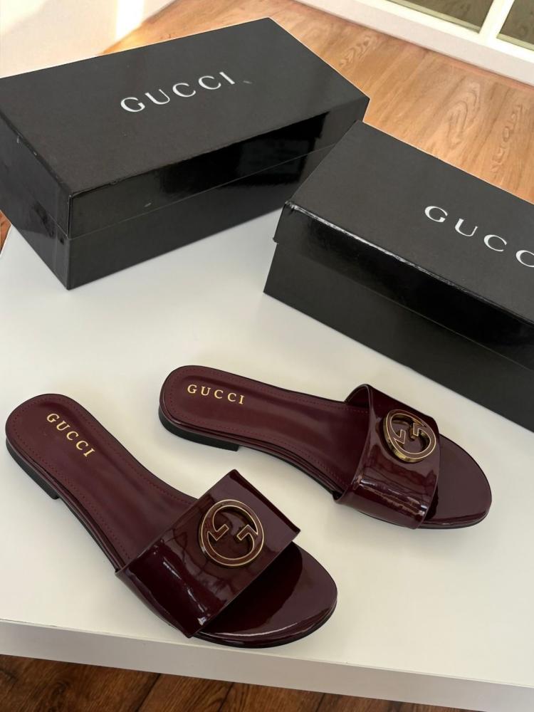 Slipper Gucci with accessories
