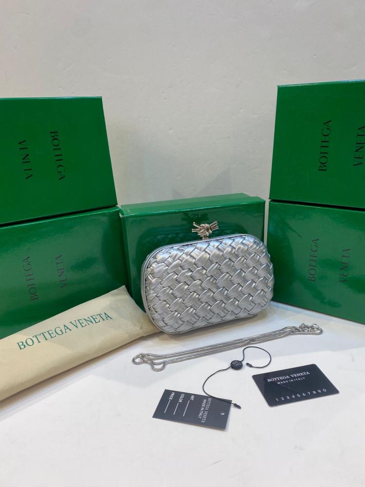 Boutique bag suitable for the evening