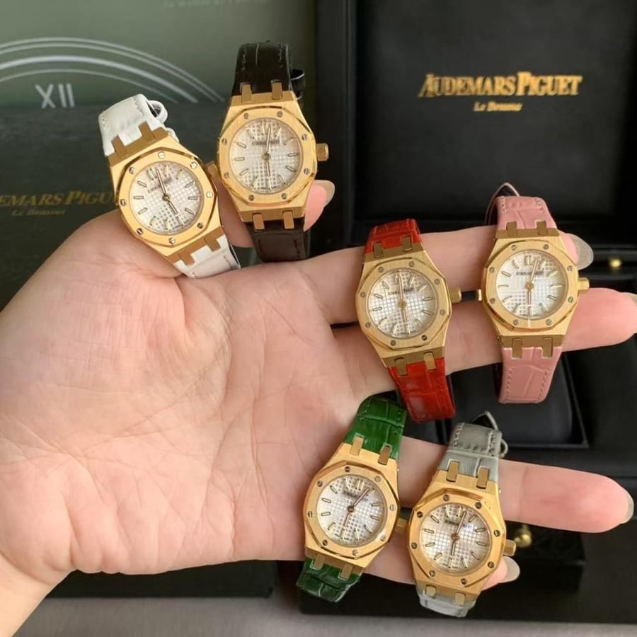 A watch that destroys with a gold baguette size 19