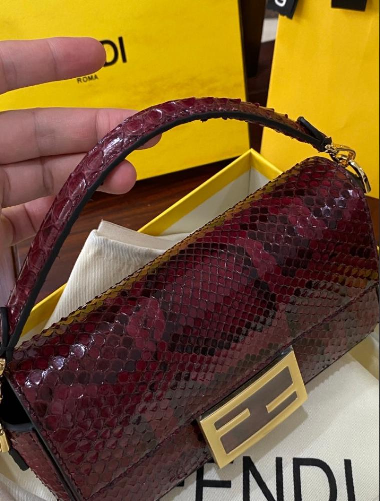 حقيبه برغندي