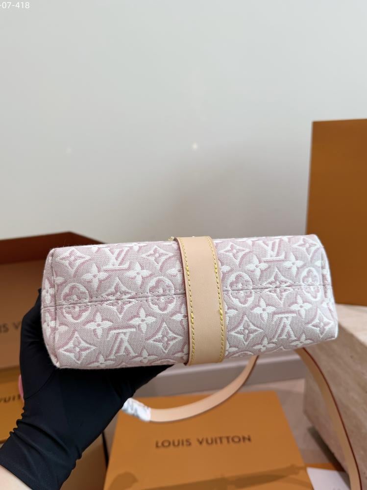 Louis Vuitton Pochette Mia
