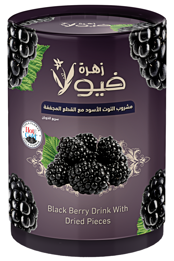 مشروب التوت الأسود مع القطع المجففة