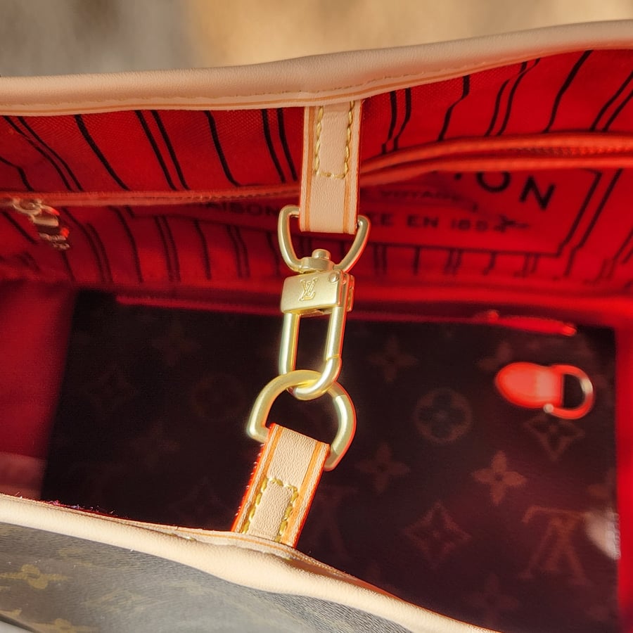 لويس فيتون LV
