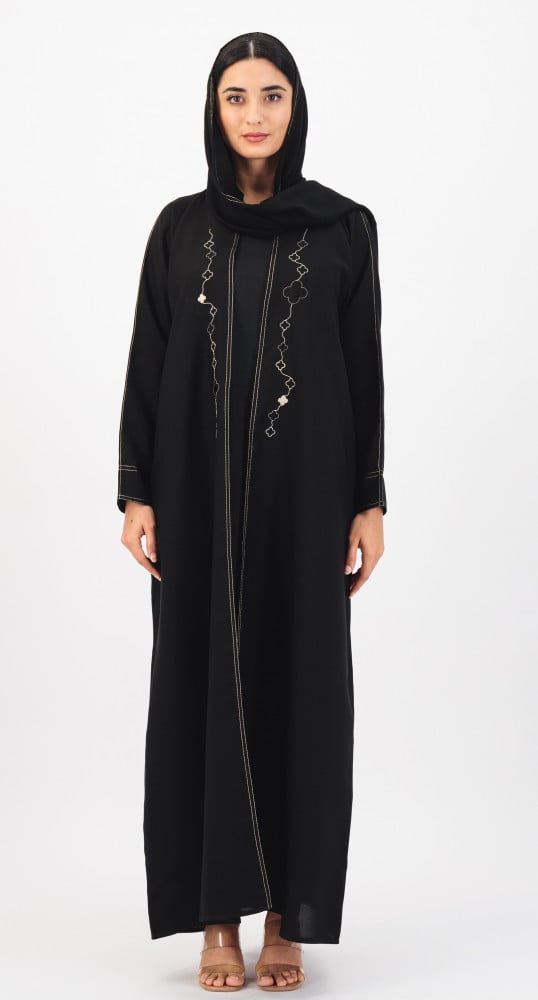 عباية بـ تطريز كلوڤر أسود