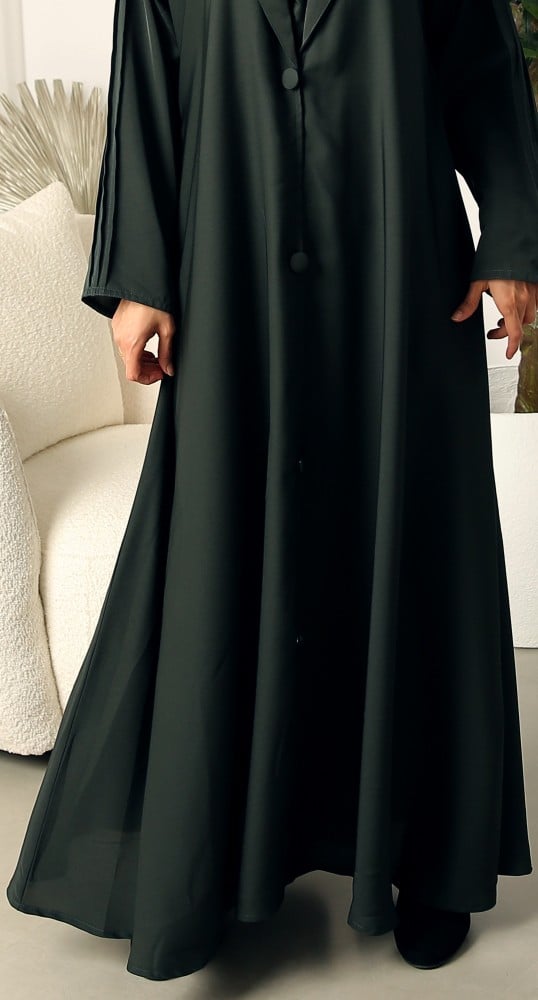 عباية خضراء حرير بارد ياقة مقفلة عند الصدر