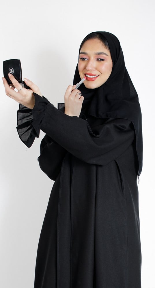 عباية سوداء أكمام كسرات وأزرار
